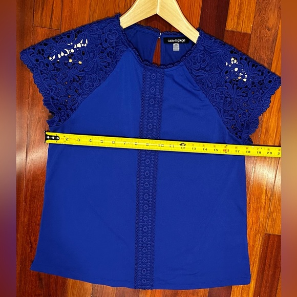 Cable & Gauge Ladies' Lace Trim Top - Picture 4 of 6